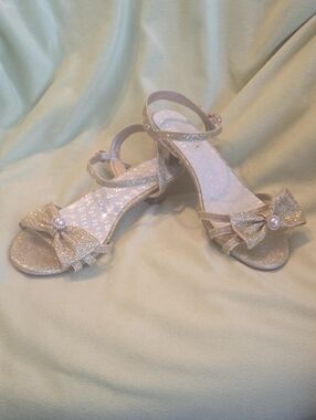 Girls' Sparkle Gold Dress Sandals with Pearl Bow
